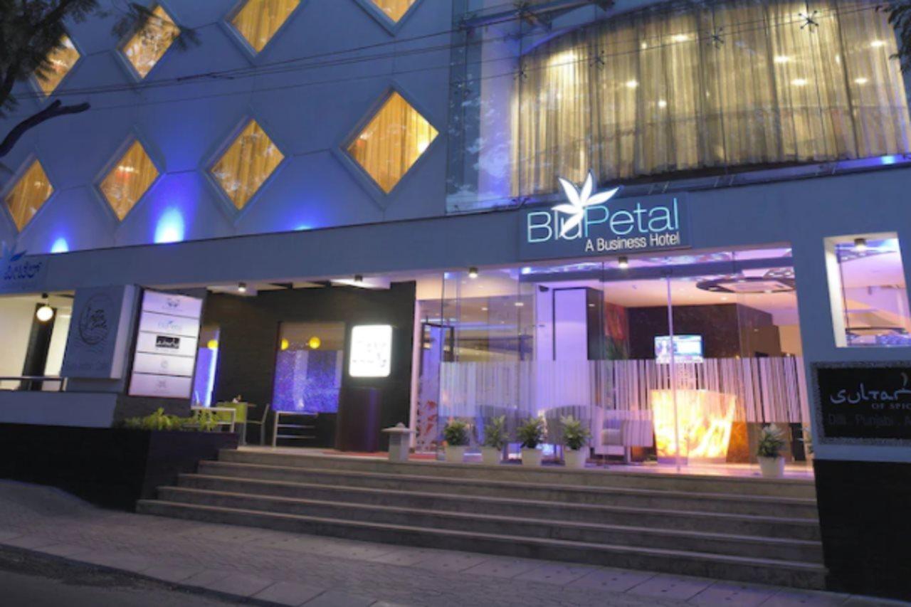 Blu Petal - A Business Hotel Бангалор Екстериор снимка