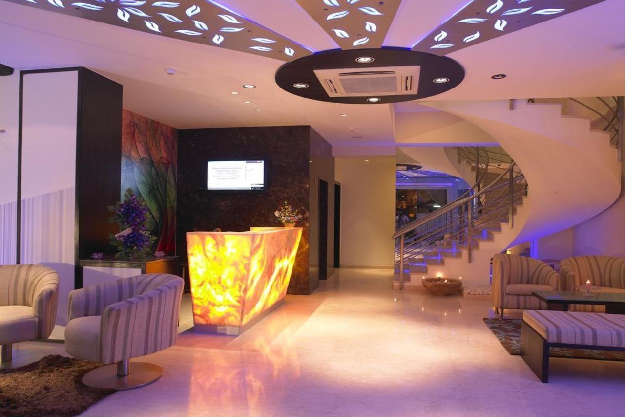 Blu Petal - A Business Hotel Бангалор Екстериор снимка