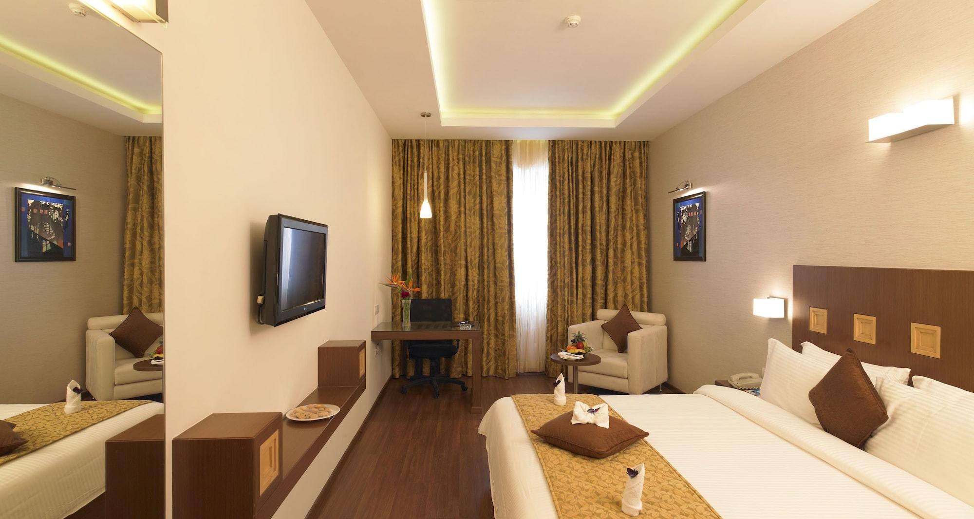 Blu Petal - A Business Hotel Бангалор Екстериор снимка