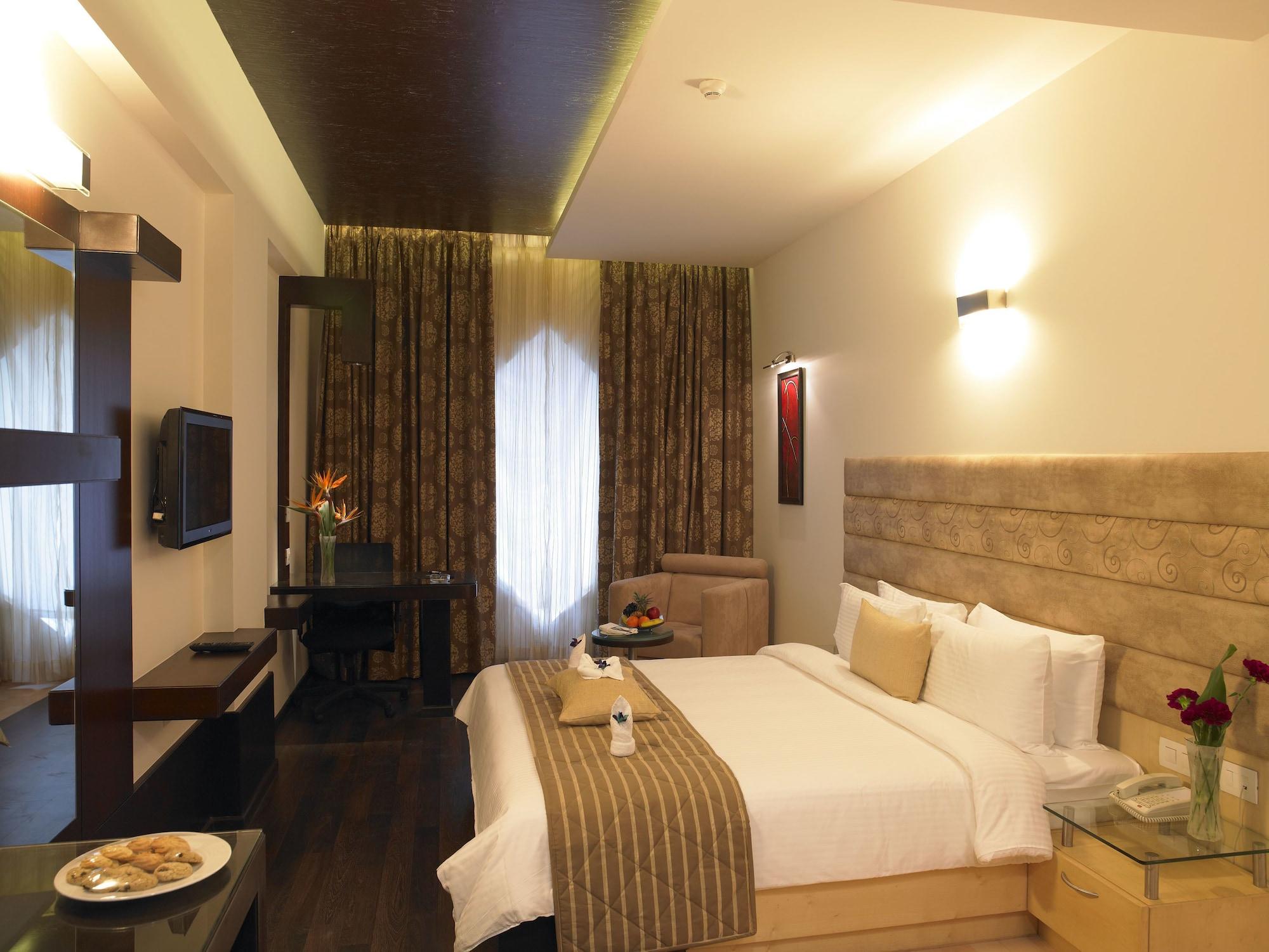 Blu Petal - A Business Hotel Бангалор Екстериор снимка