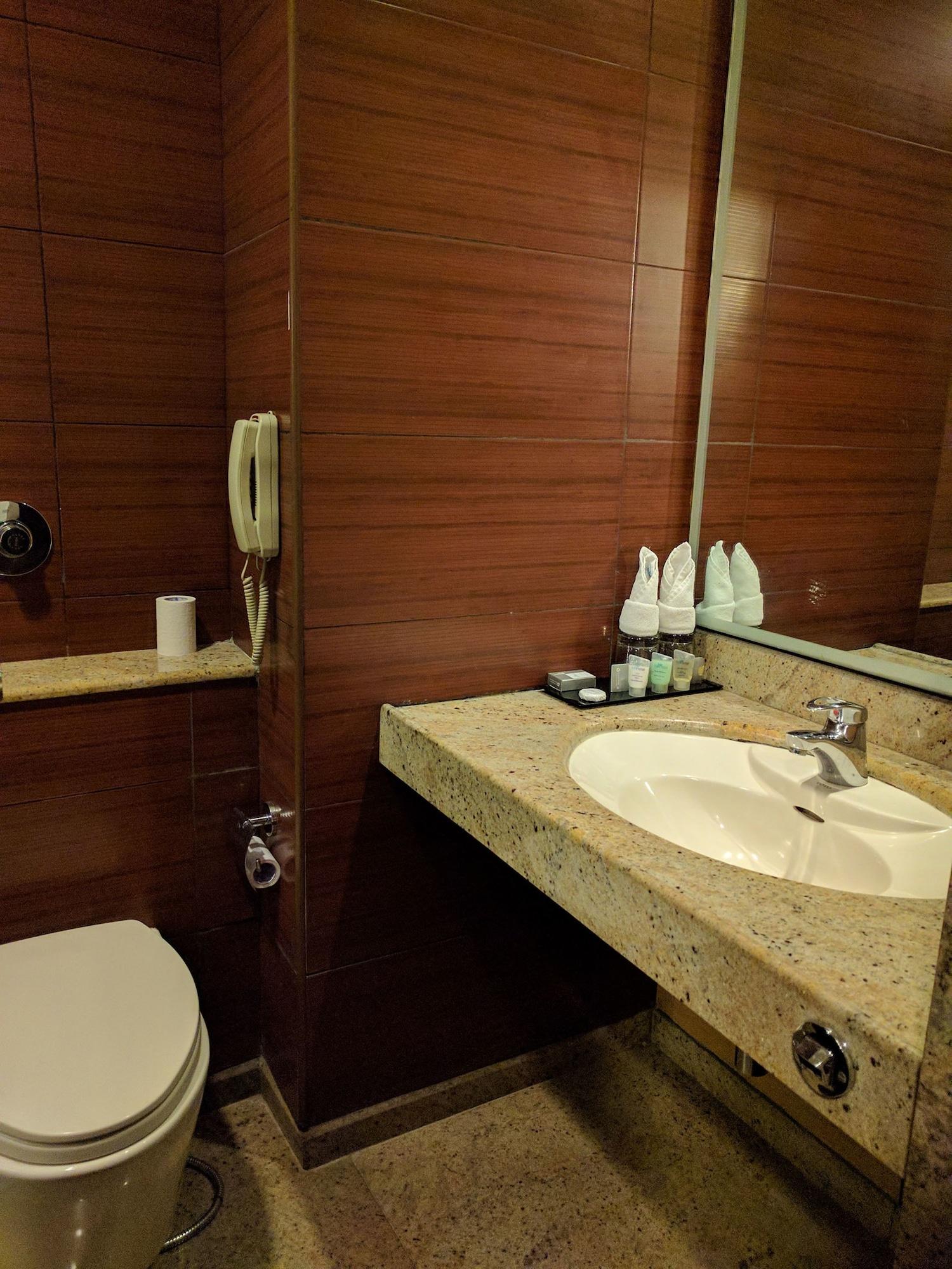 Blu Petal - A Business Hotel Бангалор Екстериор снимка