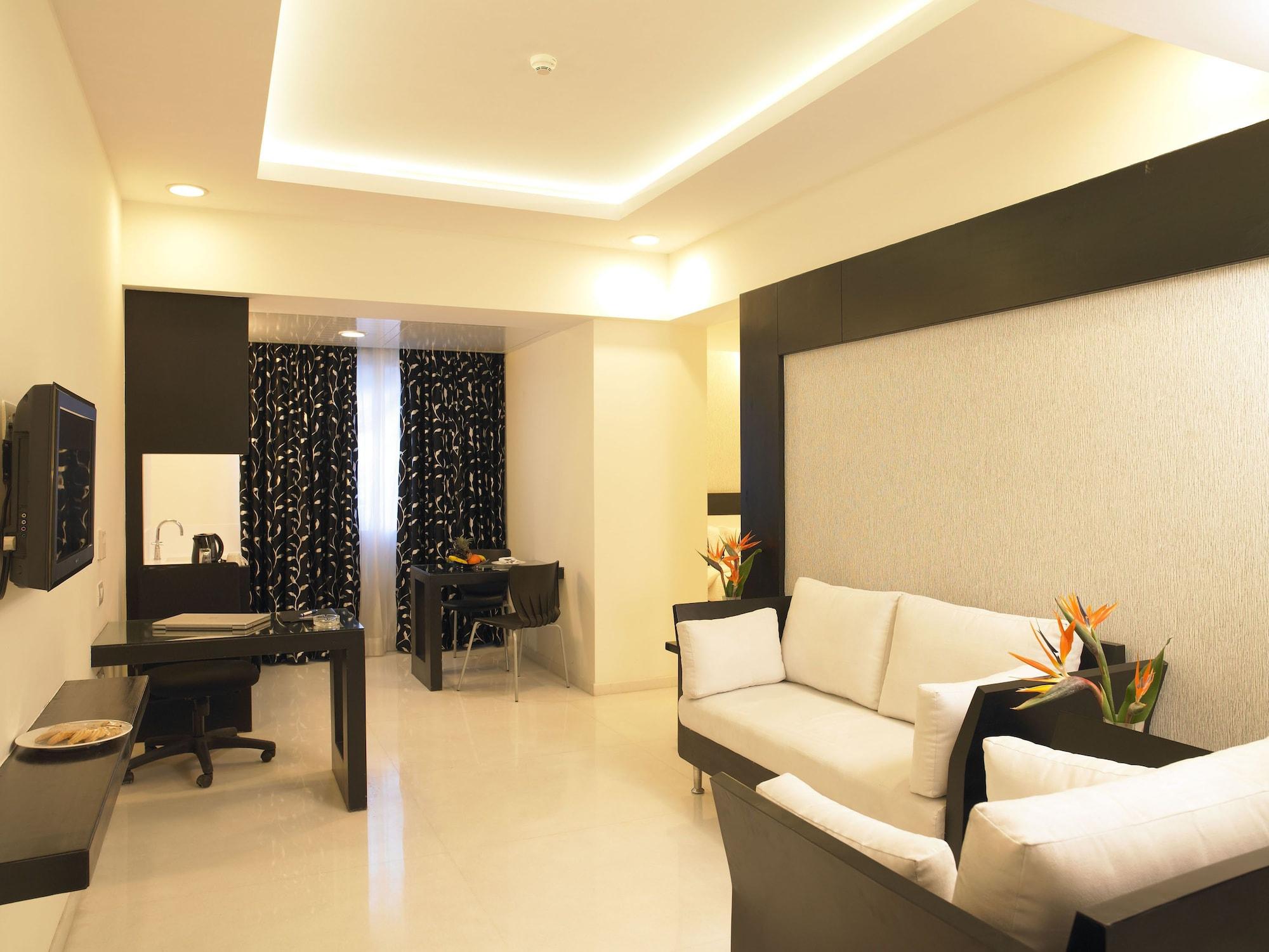 Blu Petal - A Business Hotel Бангалор Екстериор снимка