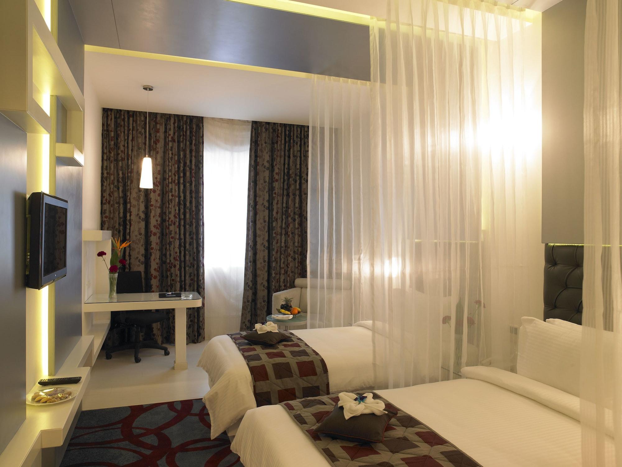 Blu Petal - A Business Hotel Бангалор Екстериор снимка