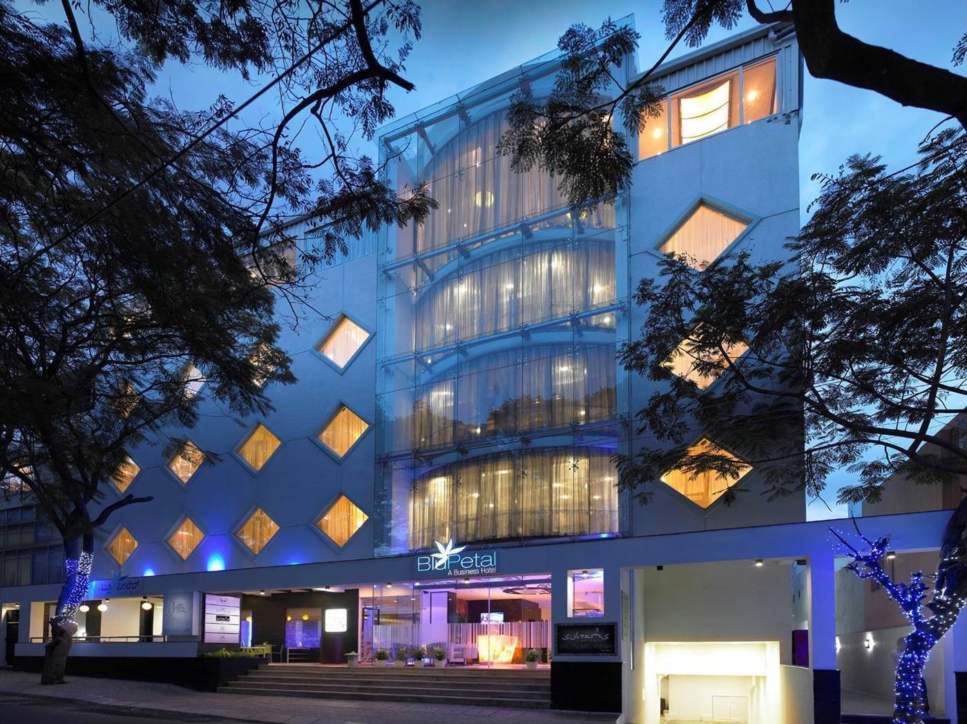 Blu Petal - A Business Hotel Бангалор Екстериор снимка