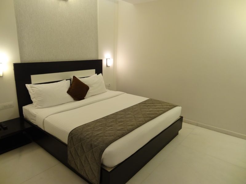 Blu Petal - A Business Hotel Бангалор Екстериор снимка