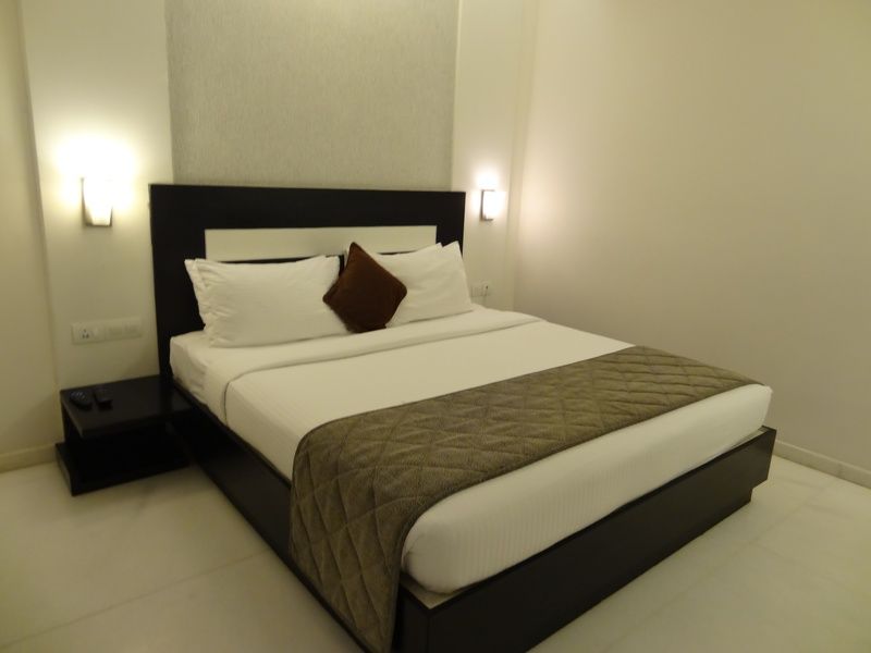 Blu Petal - A Business Hotel Бангалор Екстериор снимка