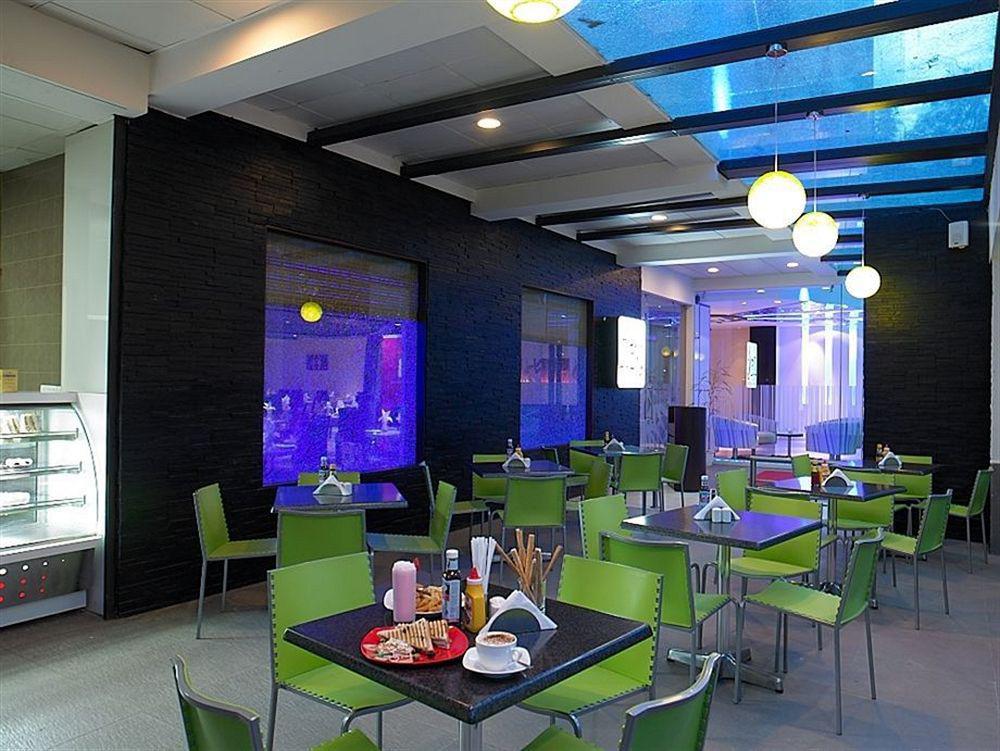 Blu Petal - A Business Hotel Бангалор Екстериор снимка